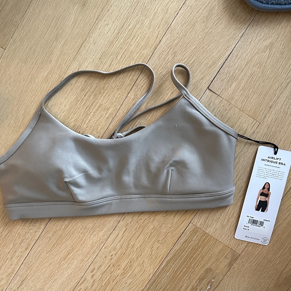 ALO Yoga Airlift Intrigue Bra — gravel